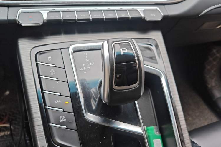 Used Geely Auto Emgrand X7 Sport 2020 1.8TD DCT Smart PRO Gear Lever