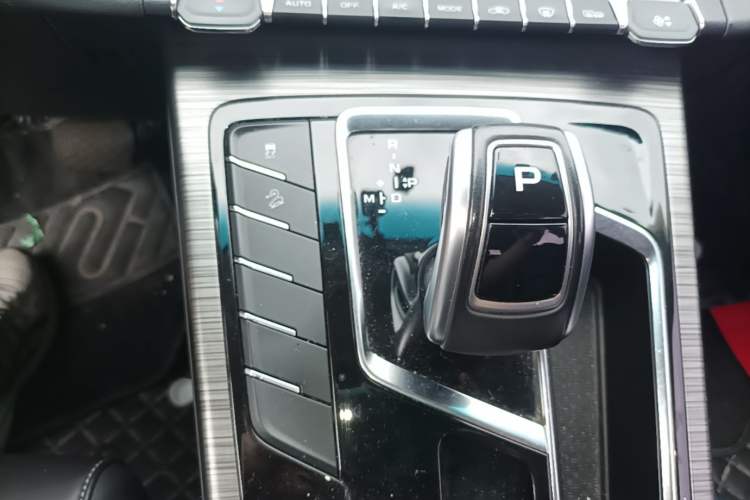 Used Geely Auto Emgrand X7 Sport 2020 1.5TD Automatic Smart Connect PRO Gear Lever