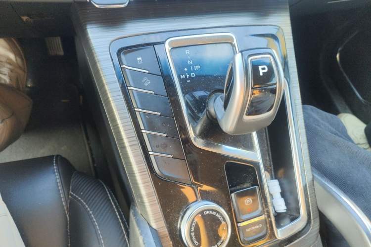 Used Geely Auto Emgrand X7 Sport 2020 1.5TD Automatic Smart Connect PRO Gear Lever