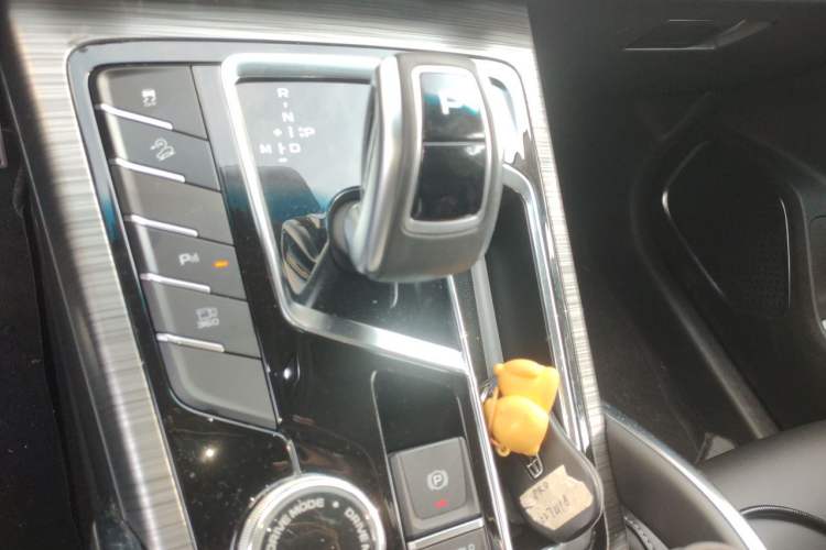 Used Geely Auto Emgrand X7 Sport 2020 1.8TD DCT Smart PRO Gear Lever