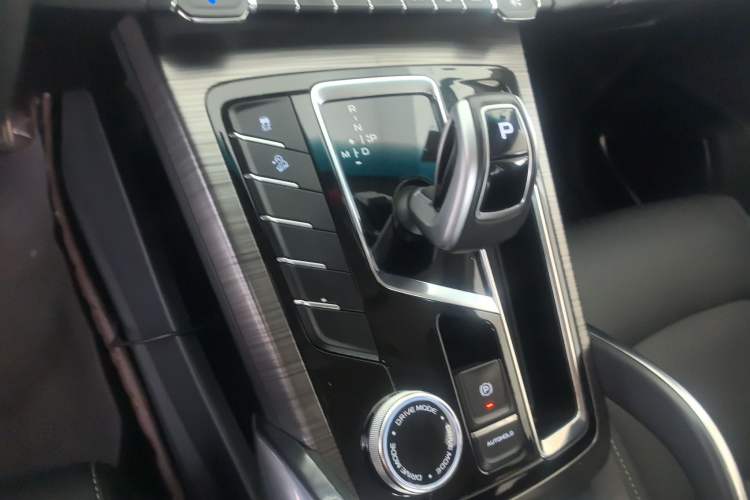 Used Geely Auto Emgrand X7 Sport 2020 1.5TD Automatic Smart Connect PRO Gear Lever