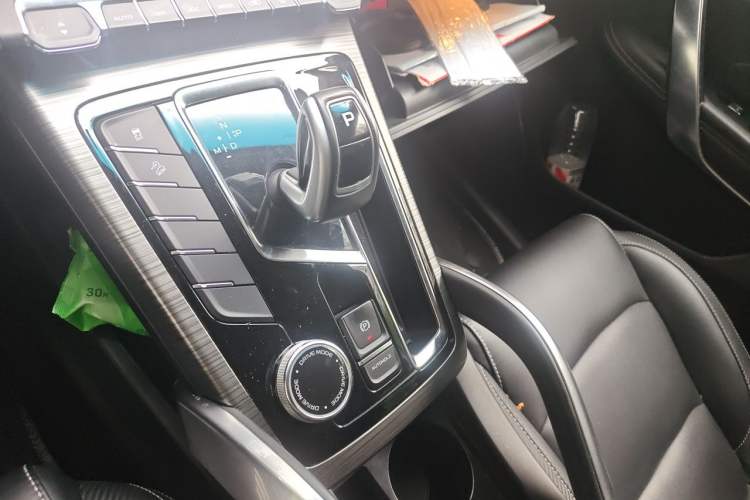 Used Geely Auto Emgrand X7 Sport 2020 1.5TD Automatic Smart Connect PRO Gear Lever