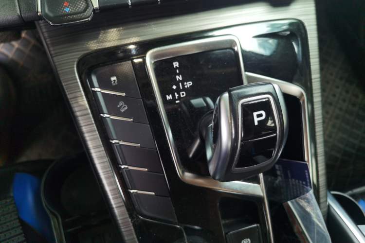 Used Geely Auto Emgrand X7 Sport 2020 1.5TD Automatic Smart Connect PRO Gear Lever