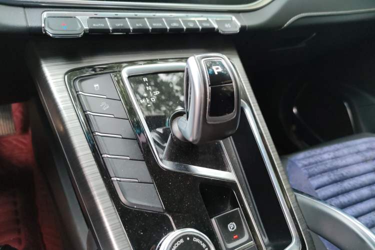 Used Geely Auto Emgrand X7 Sport 2020 1.5TD Automatic Smart Connect PRO Gear Lever