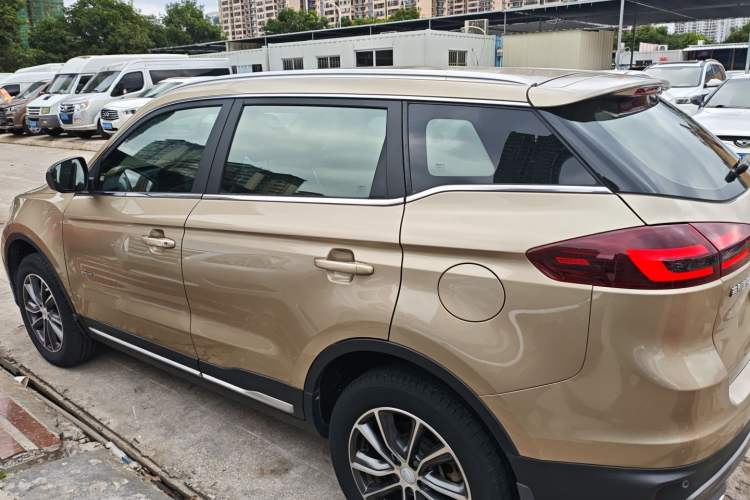 Used Geely Auto Emgrand X7 Sport 2020 1.8TD DCT Two-Wheel Drive Smart Connect 4G-Enabled Version Exterior 3