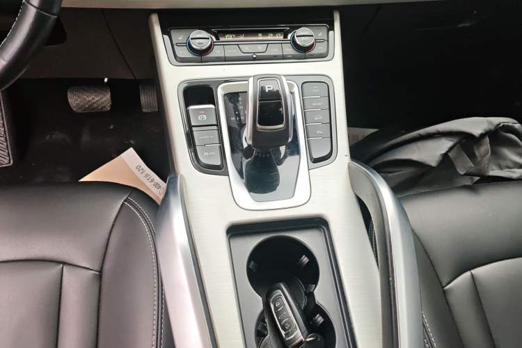 Used Geely Auto Emgrand X7 Sport 2020 1.8TD DCT Two-Wheel Drive Smart Connect 4G-Enabled Version Gear Lever