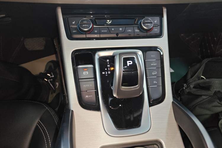 Used Geely Auto Emgrand X7 Sport 2020 1.8TD DCT Two-Wheel Drive Smart Connect 4G-Enabled Version Gear Lever