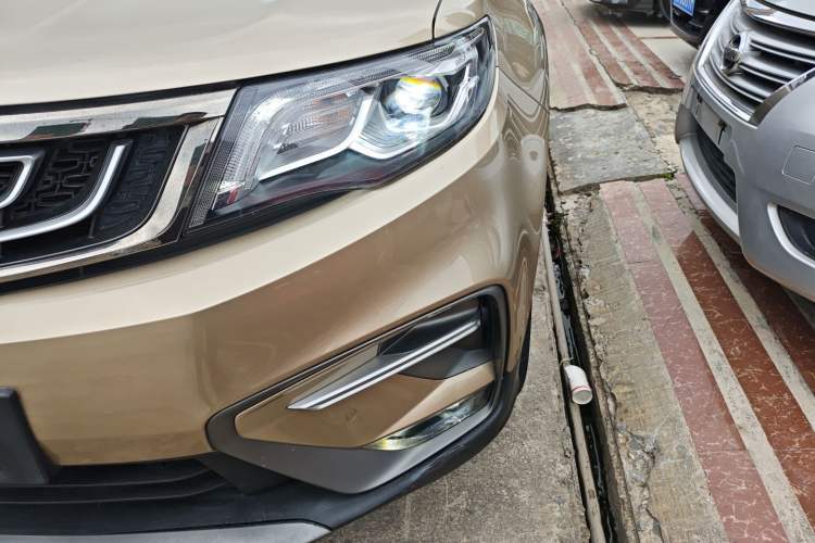 Used Geely Auto Emgrand X7 Sport 2020 1.8TD DCT Two-Wheel Drive Smart Connect 4G-Enabled Version Left Front Headlight