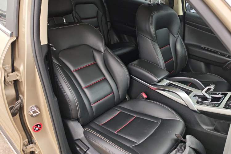 Used Geely Auto Emgrand X7 Sport 2020 1.8TD DCT Two-Wheel Drive Smart Connect 4G-Enabled Version Right Front Seat