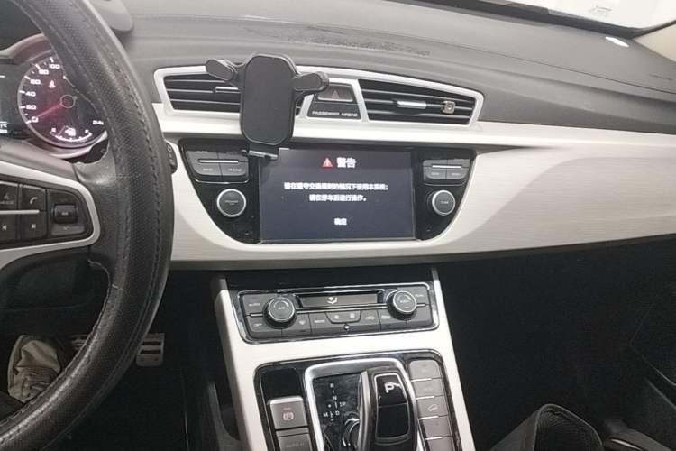 Used Geely Auto Emgrand X7 Sport 2020 1.8TD DCT Two-Wheel Drive Zhiya Model Audio And AC Panel