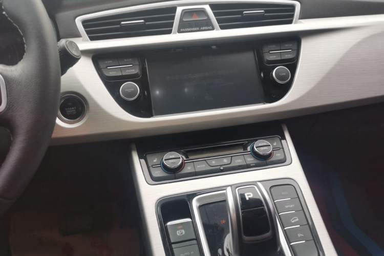 Used Geely Auto Emgrand X7 Sport 2020 1.8TD DCT Two-Wheel Drive Smart Connect 4G-Enabled Version Audio And AC Panel