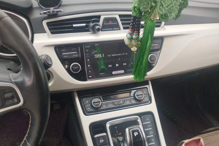 Used Geely Auto Emgrand X7 Sport 2020 1.8TD DCT Two-Wheel Drive Smart Connect 4G-Enabled Version Audio And AC Panel