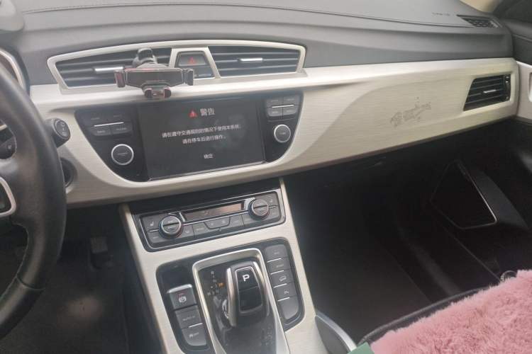 Used Geely Auto Emgrand X7 Sport 2020 1.8TD DCT Two-Wheel Drive Smart Connect 4G-Enabled Version Audio And AC Panel