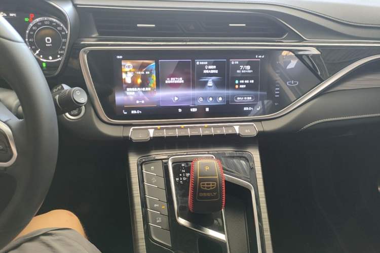 Used Geely Auto Emgrand X7 Sport 2020 1.8TD DCT ZhiZun PRO Audio And AC Panel
