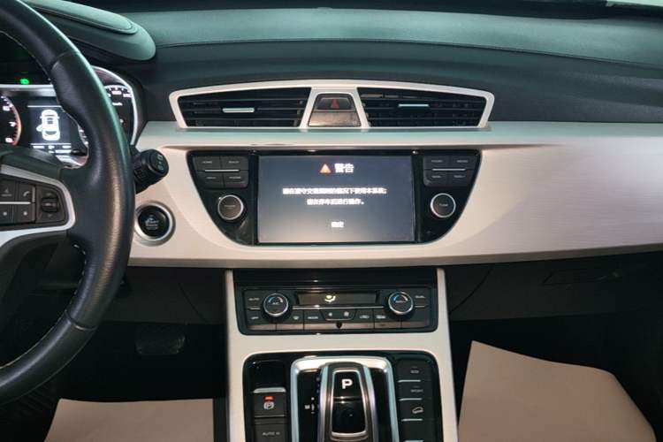 Used Geely Auto Emgrand X7 Sport 2020 1.8TD DCT Two-Wheel Drive Zhiya Model Audio And AC Panel