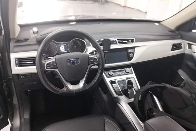 Used Geely Auto Emgrand X7 Sport 2020 1.8TD DCT Two-Wheel Drive Zhiya Model Center Console