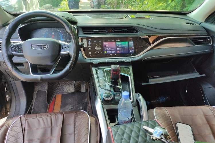 Used Geely Auto Emgrand X7 Sport 2020 1.5TD Automatic Smart Connect PRO Center Console