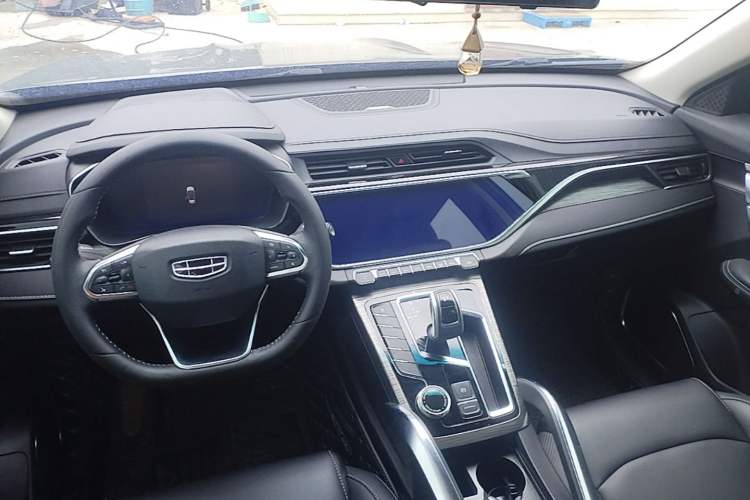 Used Geely Auto Emgrand X7 Sport 2020 1.5TD Automatic Smart Connect PRO Center Console