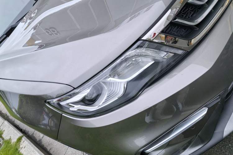 Used Geely Auto Emgrand X7 Sport 2020 1.8TD DCT Two-Wheel Drive Smart Connect 4G-Enabled Version Exterior 3