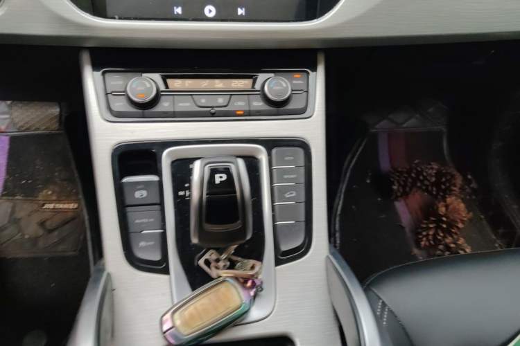 Used Geely Auto Emgrand X7 Sport 2020 1.8TD DCT Two-Wheel Drive Smart Connect 4G-Enabled Version Gear Lever