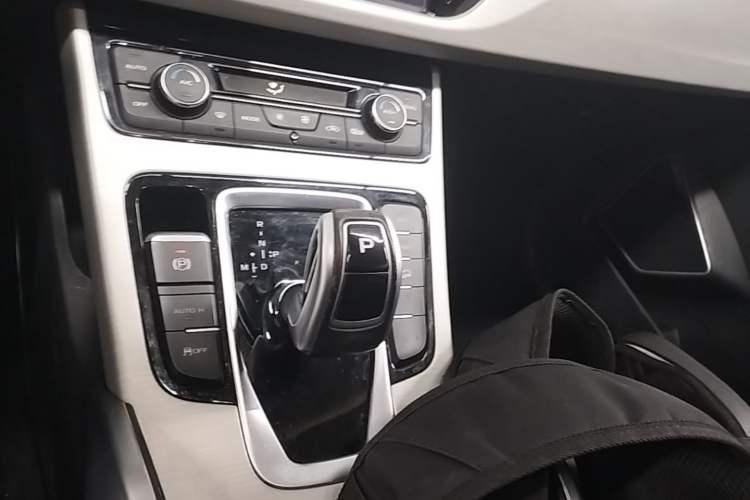 Used Geely Auto Emgrand X7 Sport 2020 1.8TD DCT Two-Wheel Drive Zhiya Model Gear Lever