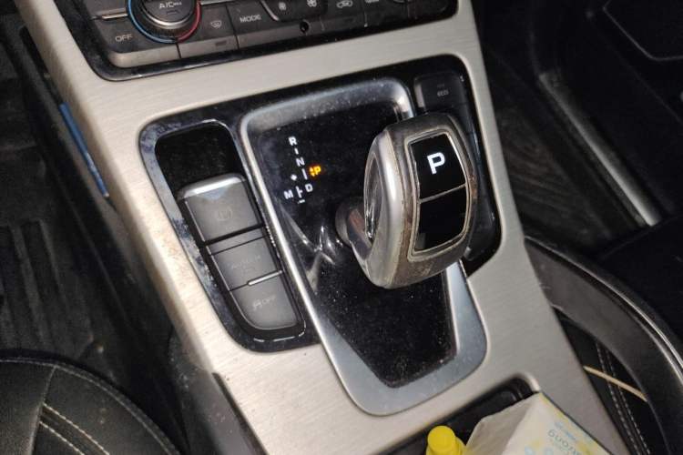 Used Geely Auto Emgrand X7 Sport 2020 1.8TD DCT Two-Wheel Drive Smart Connect 4G-Enabled Version Gear Lever