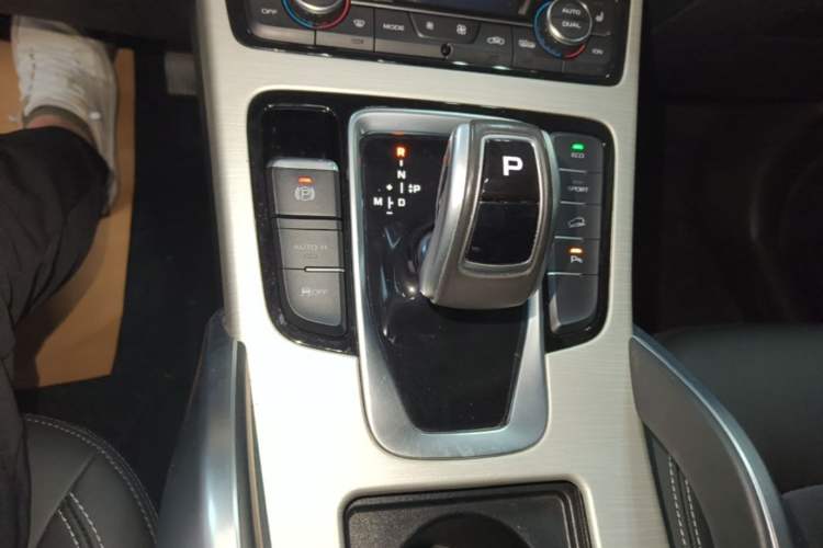 Used Geely Auto Emgrand X7 Sport 2020 1.8TD DCT Two-Wheel Drive Smart Connect 4G-Enabled Version Gear Lever
