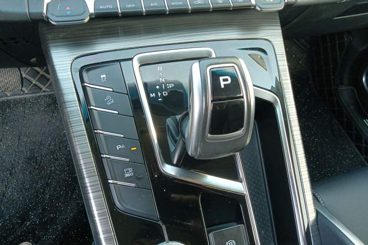 Used Geely Auto Emgrand X7 Sport 2020 1.8TD DCT Smart PRO Gear Lever