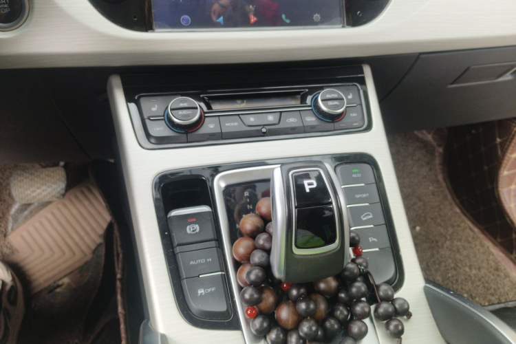 Used Geely Auto Emgrand X7 Sport 2020 1.8TD DCT Two-Wheel Drive Smart Connect 4G-Enabled Version Gear Lever