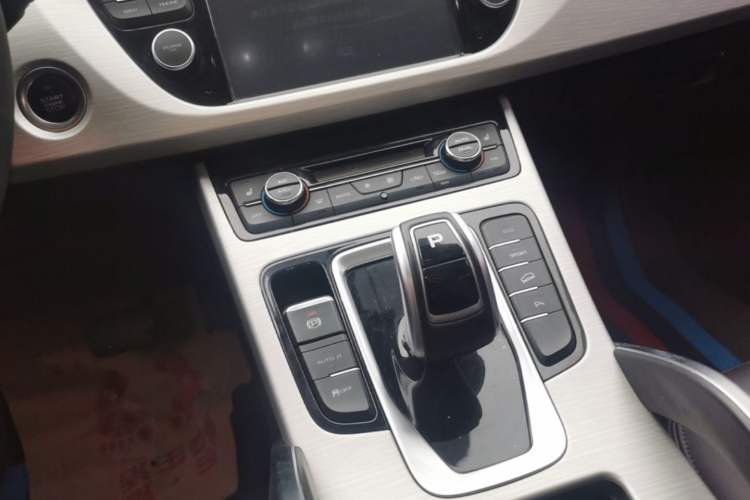 Used Geely Auto Emgrand X7 Sport 2020 1.8TD DCT Two-Wheel Drive Smart Connect 4G-Enabled Version Gear Lever