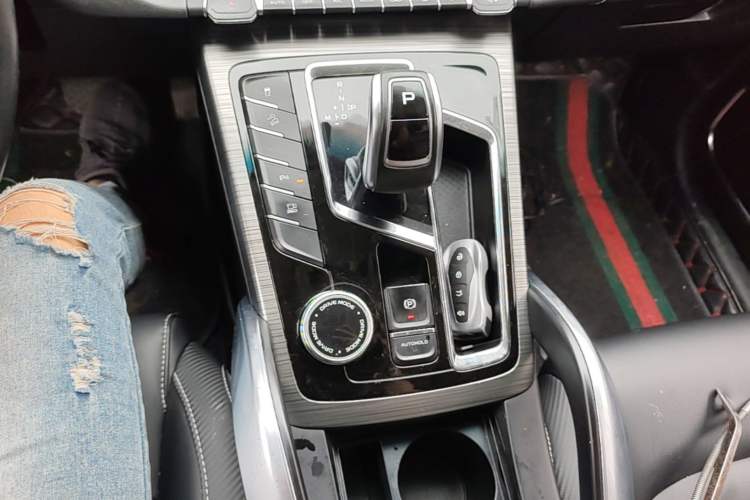 Used Geely Auto Emgrand X7 Sport 2020 1.8TD DCT Smart PRO Gear Lever