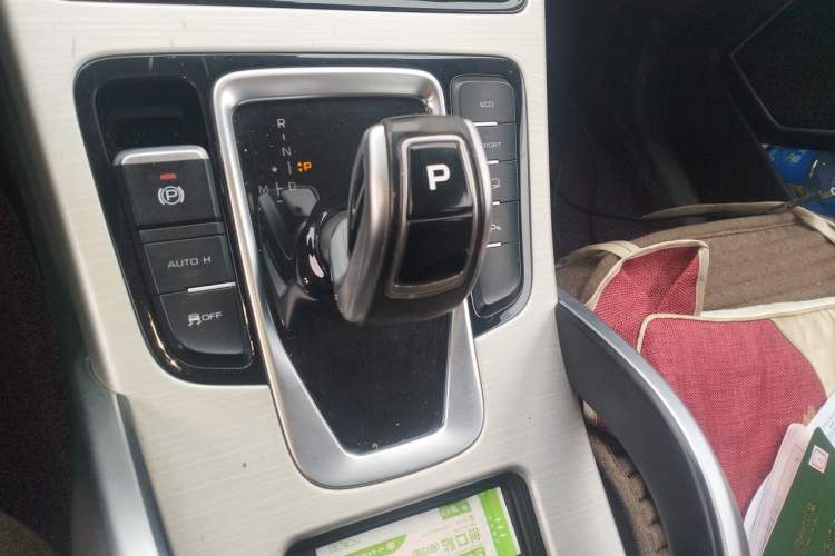 Used Geely Auto Emgrand X7 Sport 2020 1.8TD DCT Two-Wheel Drive Smart Connect 4G-Enabled Version Gear Lever