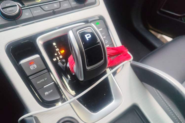 Used Geely Auto Emgrand X7 Sport 2020 1.8TD DCT Two-Wheel Drive Smart Connect 4G-Enabled Version Gear Lever