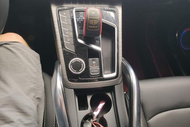 Used Geely Auto Emgrand X7 Sport 2020 1.8TD DCT ZhiZun PRO Gear Lever