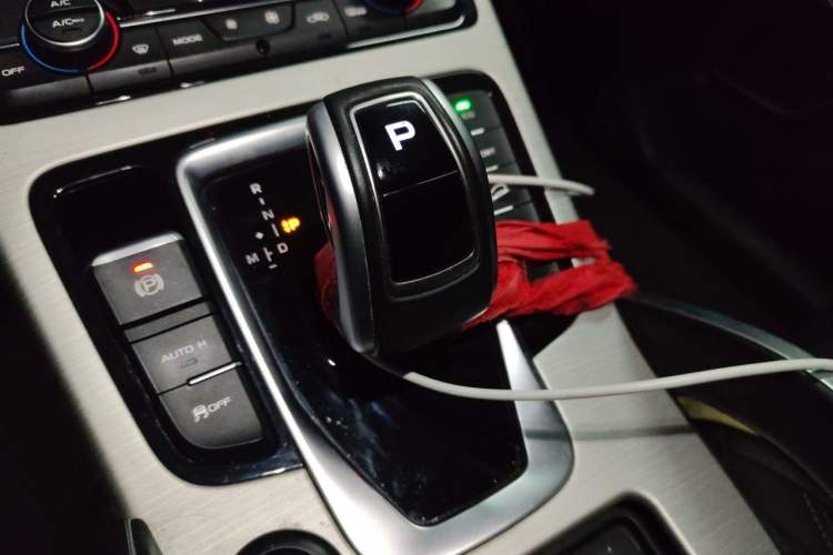 Used Geely Auto Emgrand X7 Sport 2020 1.8TD DCT Two-Wheel Drive Smart Connect 4G-Enabled Version Gear Lever