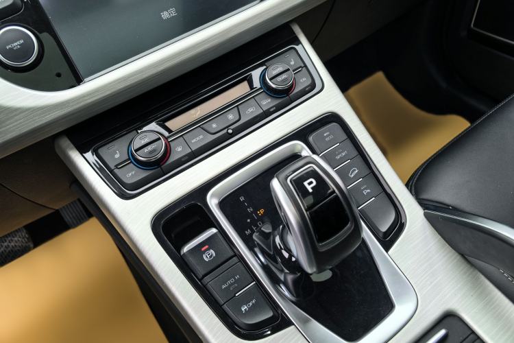 Used Geely Auto Emgrand X7 Sport 2020 1.8TD DCT Two-Wheel Drive Smart Connect 4G-Enabled Version Gear Lever