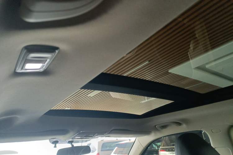 Used Geely Auto Emgrand X7 Sport 2020 1.8TD DCT Two-Wheel Drive Smart Connect 4G-Enabled Version Headliner