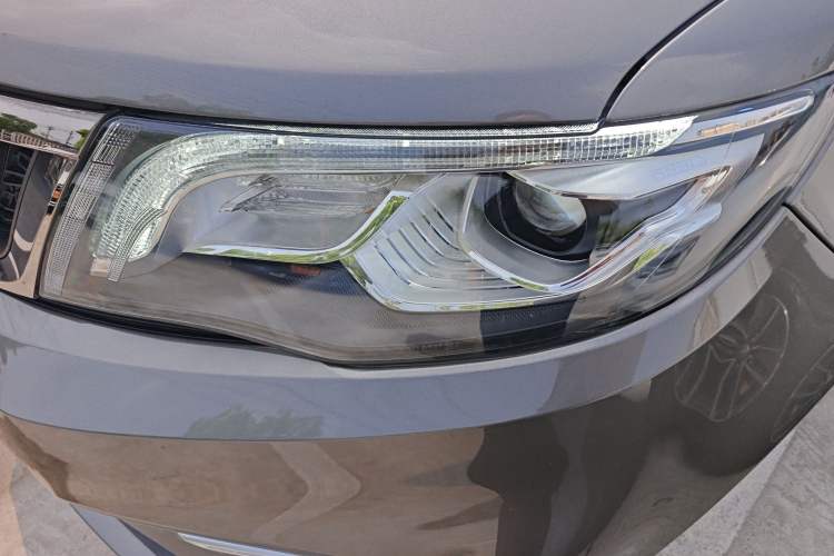 Used Geely Auto Emgrand X7 Sport 2020 1.8TD DCT Two-Wheel Drive Smart Connect 4G-Enabled Version Left Front Headlight
