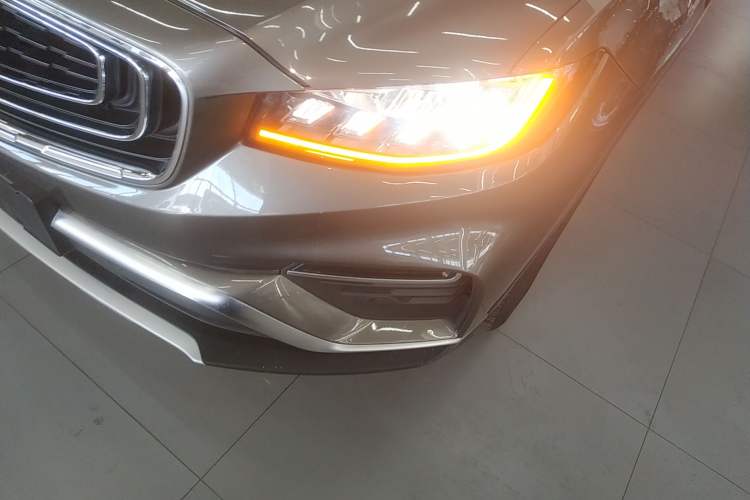 Used Geely Auto Emgrand X7 Sport 2020 1.8TD DCT ZhiZun PRO Left Front Headlight