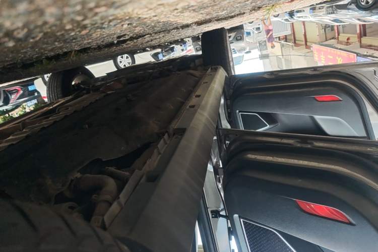 Used Geely Auto Emgrand X7 Sport 2020 1.8TD DCT Two-Wheel Drive Smart Connect 4G-Enabled Version Left Side Sill