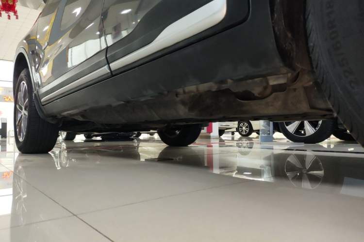 Used Geely Auto Emgrand X7 Sport 2020 1.8TD DCT Two-Wheel Drive Zhiya Model Left Side Sill