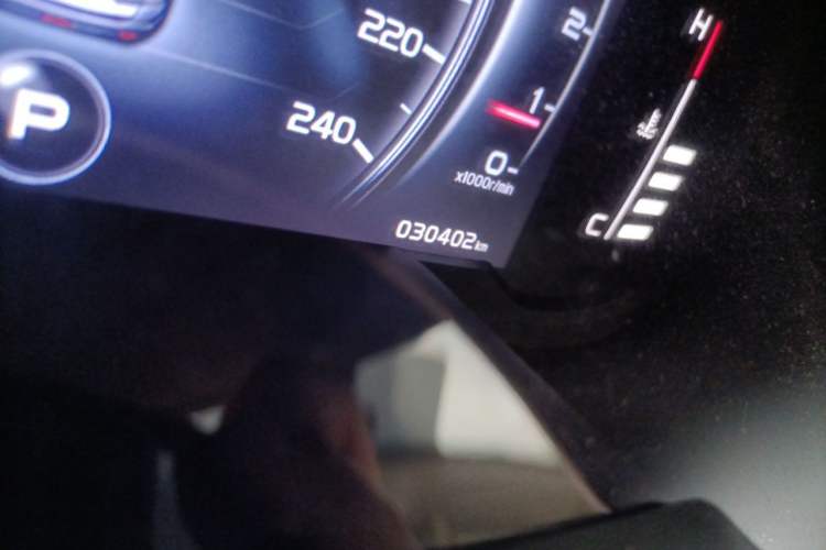 Used Geely Auto Emgrand X7 Sport 2020 1.8TD DCT Two-Wheel Drive Smart Connect 4G-Enabled Version Odometer Close Up