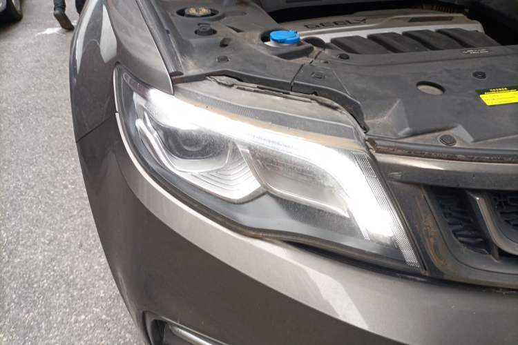 Used Geely Auto Emgrand X7 Sport 2020 1.8TD DCT Two-Wheel Drive Smart Connect 4G-Enabled Version Right Front Headlight