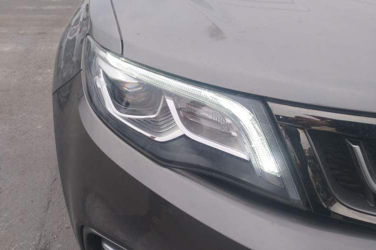 Used Geely Auto Emgrand X7 Sport 2020 1.8TD DCT Two-Wheel Drive Smart Connect 4G-Enabled Version Right Front Headlight