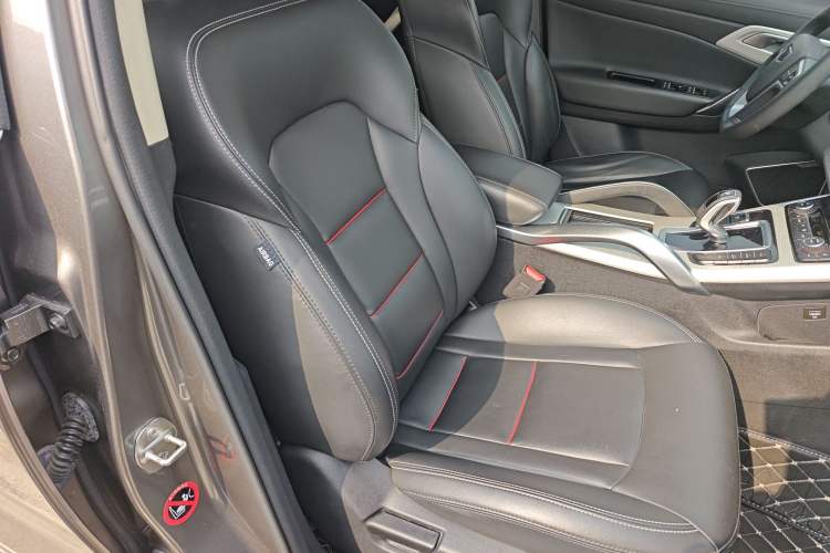 Used Geely Auto Emgrand X7 Sport 2020 1.8TD DCT Two-Wheel Drive Smart Connect 4G-Enabled Version Right Front Seat
