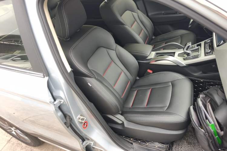Used Geely Auto Emgrand X7 Sport 2020 1.8TD DCT Two-Wheel Drive Smart Connect 4G-Enabled Version Right Front Seat