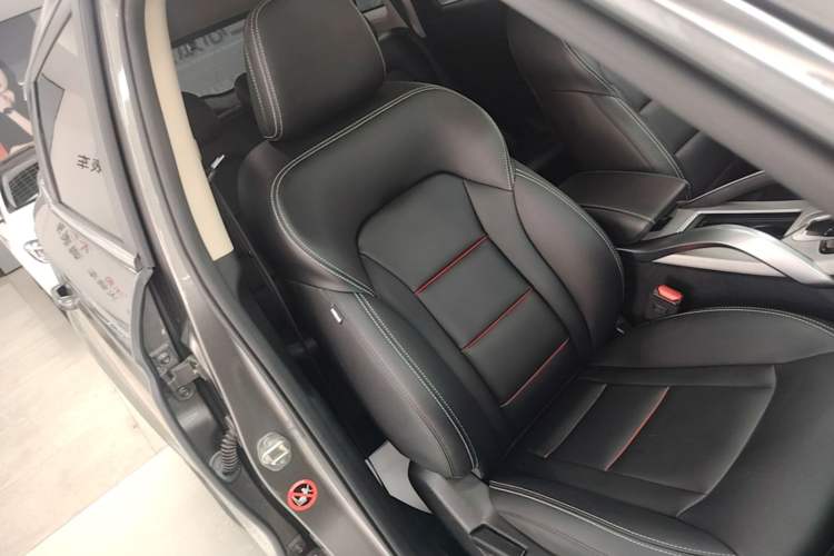 Used Geely Auto Emgrand X7 Sport 2020 1.8TD DCT Two-Wheel Drive Smart Connect 4G-Enabled Version Right Front Seat