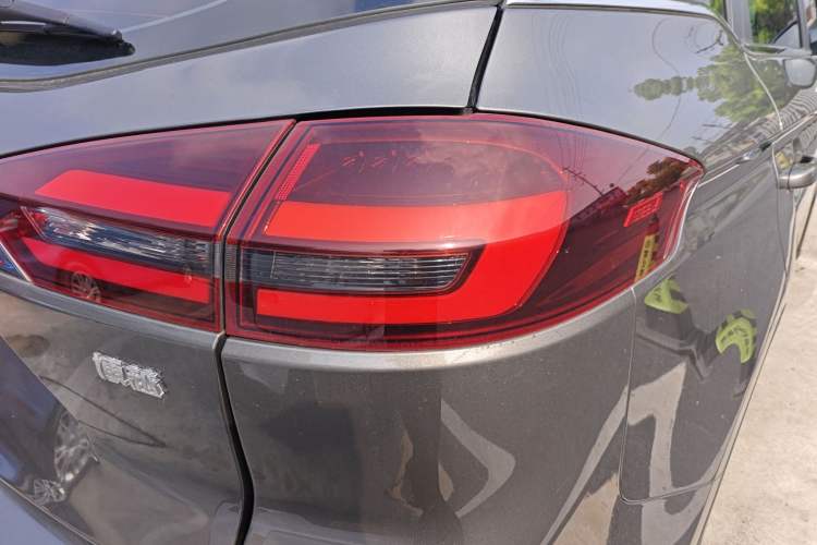 Used Geely Auto Emgrand X7 Sport 2020 1.8TD DCT Two-Wheel Drive Smart Connect 4G-Enabled Version Right Rear Taillight