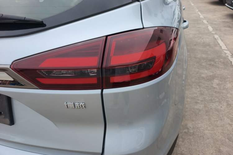 Used Geely Auto Emgrand X7 Sport 2020 1.8TD DCT Two-Wheel Drive Smart Connect 4G-Enabled Version Right Rear Taillight
