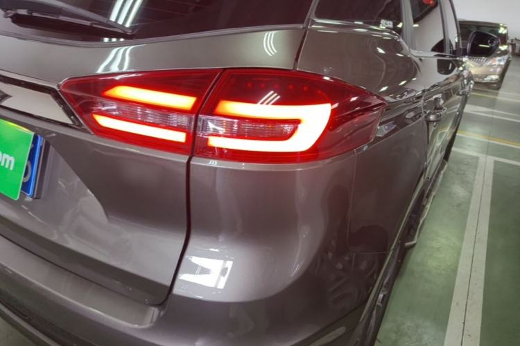 Used Geely Auto Emgrand X7 Sport 2020 1.8TD DCT Two-Wheel Drive Smart Connect 4G-Enabled Version Right Rear Taillight